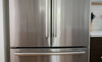 El truco para limpiar las marcas de los dedos de la heladera | Consejos de limpieza