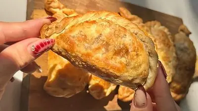 Empanadas de carne cortada a cuchillo. Empanadas de carne cortada a cuchillo.