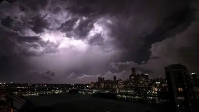 Alerta en Argentina por el avance de tormentas severas, granizo y ráfagas de hasta 90 km/h, ¿cuáles son las provincias en riesgo? Alerta en Argentina por el avance de tormentas severas, granizo y ráfagas de hasta 90 km/h, ¿cuáles son las provincias en riesgo?