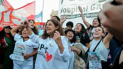 La Justicia frenó los despidos en el Garrahan y el Gobierno apelará La Justicia frenó los despidos en el Garrahan y el Gobierno apelará