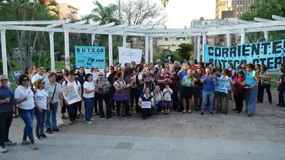 Docentes protestan en toda la provincia contra el ajuste de Valdés: "Indignación" Docentes protestan en toda la provincia contra el ajuste de Valdés: "Indignación"