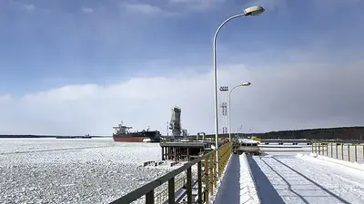 Un depósito de combustible en el puerto ruso de Primorsk se incendia tras un ataque con drones Un depósito de combustible en el puerto ruso de Primorsk se incendia tras un ataque con drones