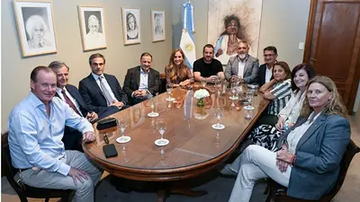 Quintela reunió a legisladores y referentes del peronismo para construir una alternativa al modelo económico de Milei Quintela reunió a legisladores y referentes del peronismo para construir una alternativa al modelo económico de Milei