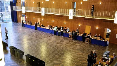 Los daneses comienzan a votar en unas elecciones marcadas por el interés de Trump en Groenlandia Los daneses comienzan a votar en unas elecciones marcadas por el interés de Trump en Groenlandia
