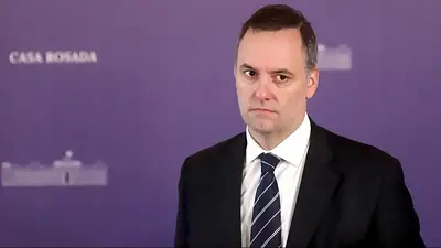 Milei no le suelta la mano a un Adorni que busca mostrarse activo Milei no le suelta la mano a un Adorni que busca mostrarse activo