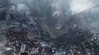 Feroz incendio: explotó un deposito de garrafas y el fuego tomó casas linderas Feroz incendio: explotó un deposito de garrafas y el fuego tomó casas linderas