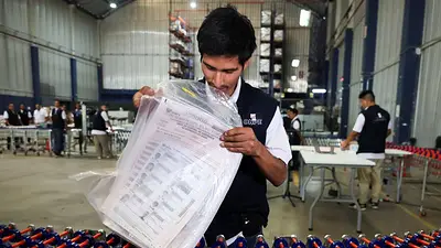 Candidatos de derecha siguen liderando encuesta en Perú, pero persiste la incertidumbre Candidatos de derecha siguen liderando encuesta en Perú, pero persiste la incertidumbre