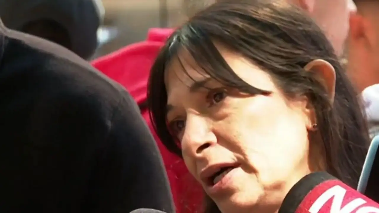 Habló la mamá del joven al que le impactó una garrafa por el incendio en Merlo: "Vi cómo voló"