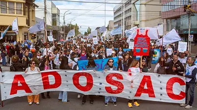 Docentes de Santa Cruz convocaron a un nuevo paro en rechazo a la Ley de Emergencia Económica de Vidal Docentes de Santa Cruz convocaron a un nuevo paro en rechazo a la Ley de Emergencia Económica de Vidal