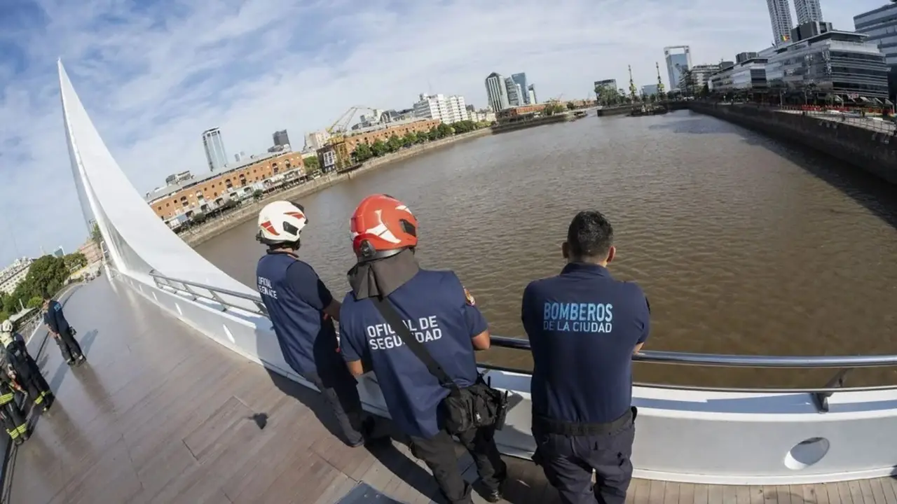 Encontraron un cuerpo flotando en el Río de la Plata:  investigan la causa de muerte