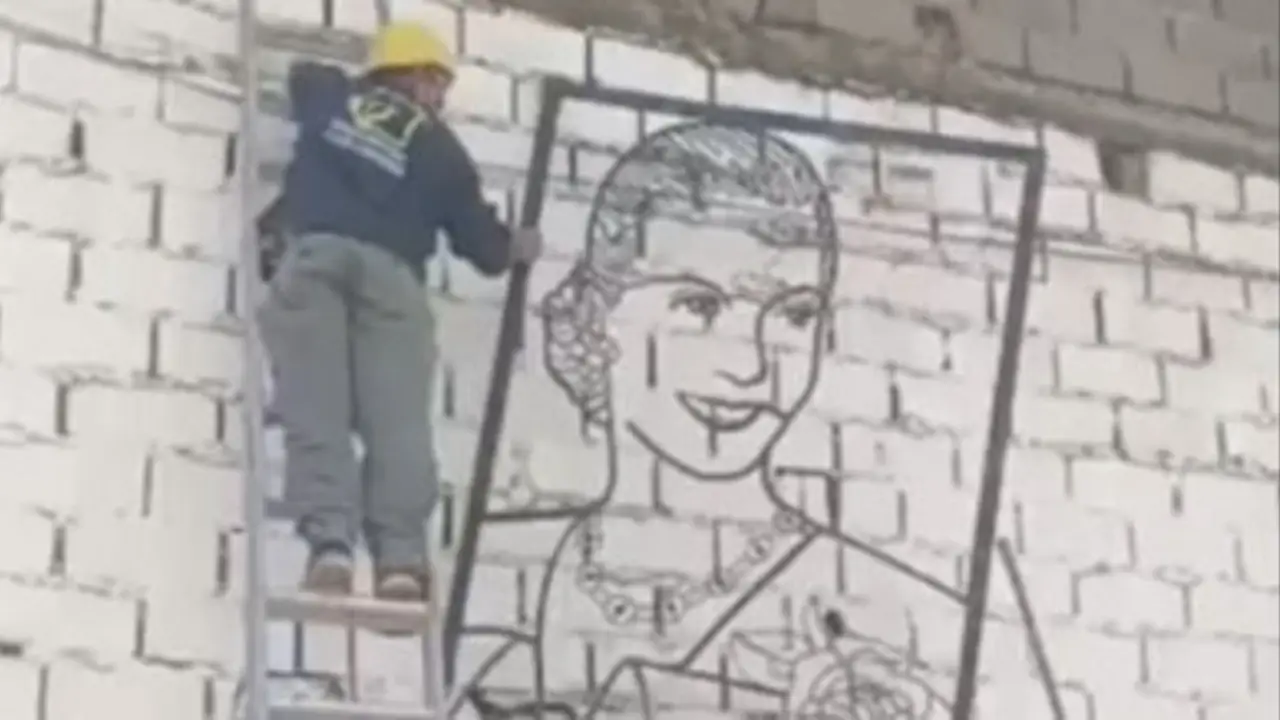 Retiran una escultura de Evita en la Villa 31 y un cuadro de Perón en la Rosada