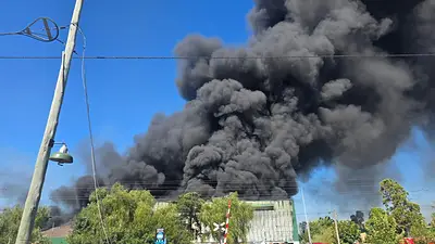 Incendio en Moreno: alertan por llamas de más de cinco metros y humo negro Incendio en Moreno: alertan por llamas de más de cinco metros y humo negro