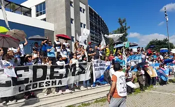 Docentes y estatales paran en rechazo el ajuste de Sadir: "Nos están llevando al piso" | Conflicto salarial en jujuy