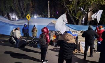 Policías iniciaron un acampe frente a la Jefatura en Río Gallegos: "Personal burlado" | Santa cruz 