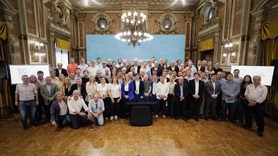 Kicillof se reunió con todos los intendentes para analizar el ajuste de Milei Kicillof se reunió con todos los intendentes para analizar el ajuste de Milei