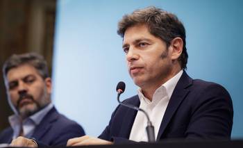 Luego de reunir a los intendentes, Kicillof suma una foto regional con Yamandú Orsi | Axel kicillof 