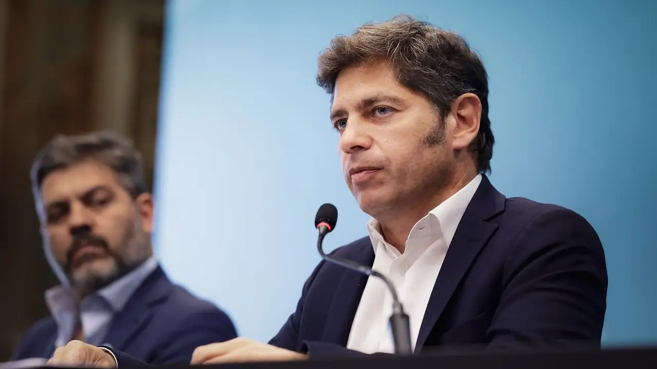Luego de reunir a los intendentes, Kicillof suma una foto regional con Yamandú Orsi