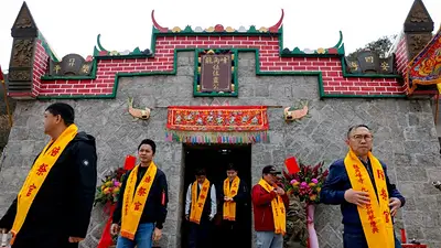 Un día al año, los peregrinos acuden a un remoto templo de Taiwán en busca de respuestas divinas Un día al año, los peregrinos acuden a un remoto templo de Taiwán en busca de respuestas divinas