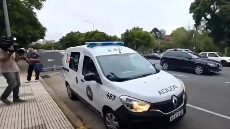 Allanan la TV Pública en busca de los contratos de Grandio por el escándalo Adorni