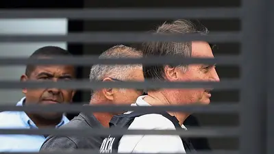 Bolsonaro es dado de alta y puesto bajo arresto domiciliario en Brasil Bolsonaro es dado de alta y puesto bajo arresto domiciliario en Brasil