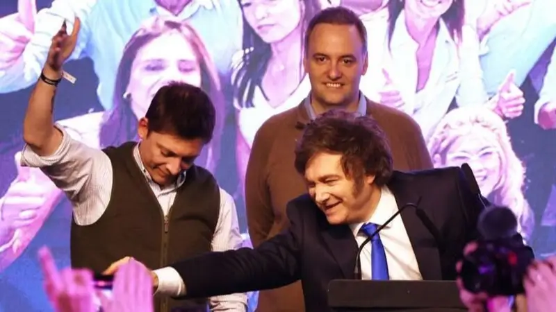 Adorni en la cornisa, Lijo acecha y Santiago Caputo aprovecha dos resultados