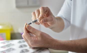 PAMI: vacuna antigripal gratuita sin turno en más de 6.700 farmacias | Pami