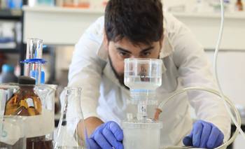 Por primera vez en 20 años, también en el sector privado cae el empleo en I+D | Ciencia 