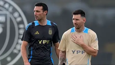 Lionel Scaloni y Lionel Messi. Lionel Scaloni y Lionel Messi.