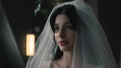 Novia en escena de "Algo terrible está a punto de suceder" Novia en escena de "Algo terrible está a punto de suceder"