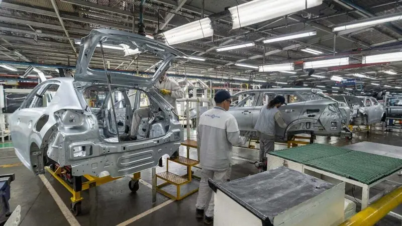 Planta de Peugeot-Citroën en El Palomar recortó un turno por caída exportadora y avance importador