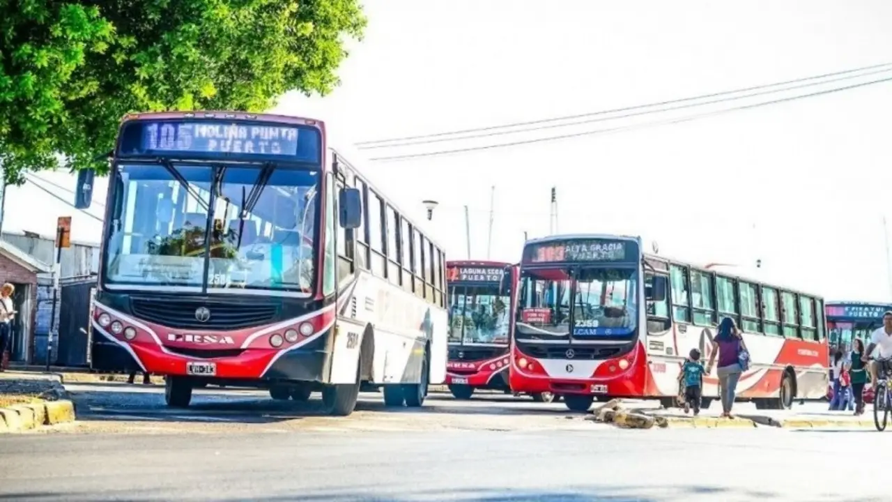 Menos colectivos para viajar en Corrientes: miles de usuarios afectados por medidas de fuerza