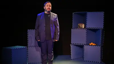 Mazel Toc es el biodrama de Nicolás Litman sobre su vida con Síndrome de Tourette, en cartel en La Pausa Teatral. Mazel Toc es el biodrama de Nicolás Litman sobre su vida con Síndrome de Tourette, en cartel en La Pausa Teatral.