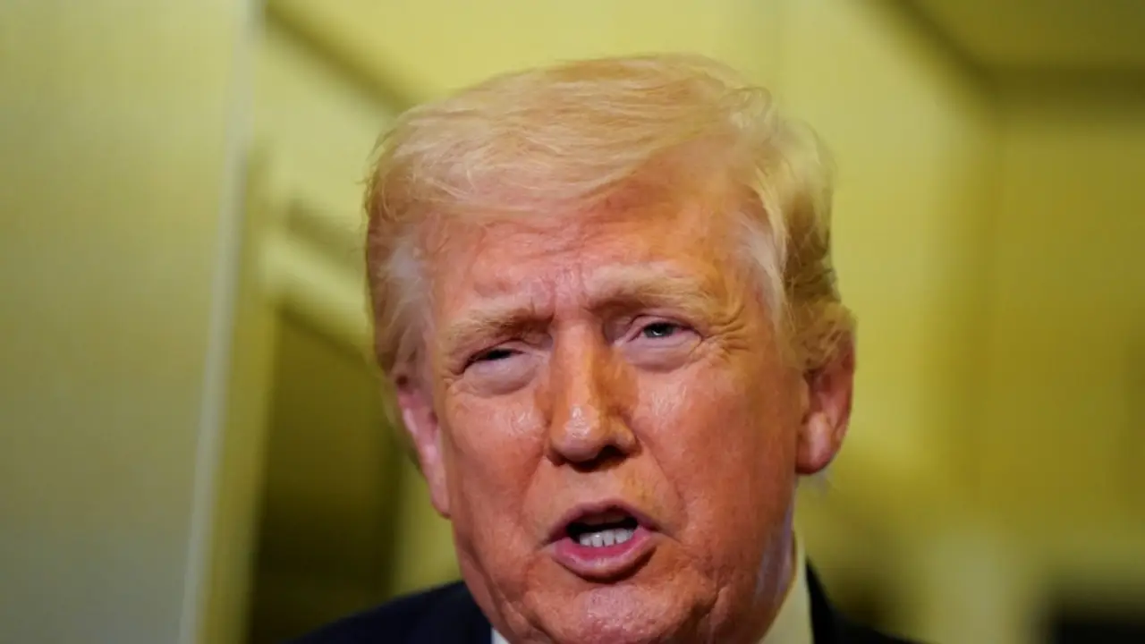 Biblioteca presidencial de Trump se proyecta como un rascacielos en Miami, según vídeo de IA