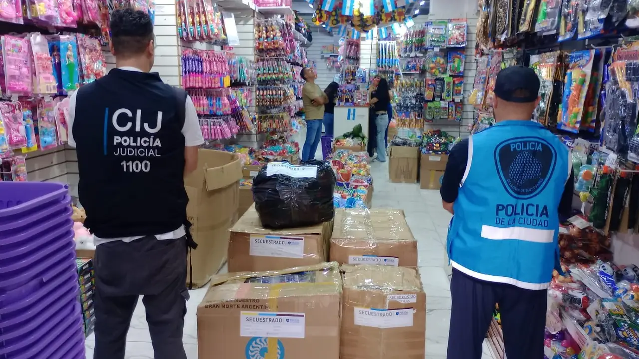 Alerta por juguetes falsos y nocivos para la salud en Once: secuestraron más de 1000 productos