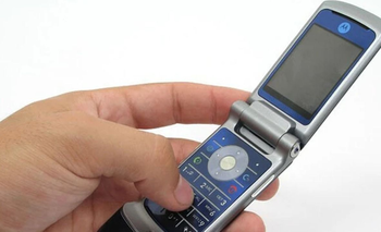 Así sería el Motorola KRZR K1 "argentino" 2026, según la IA | Inteligencia artificial