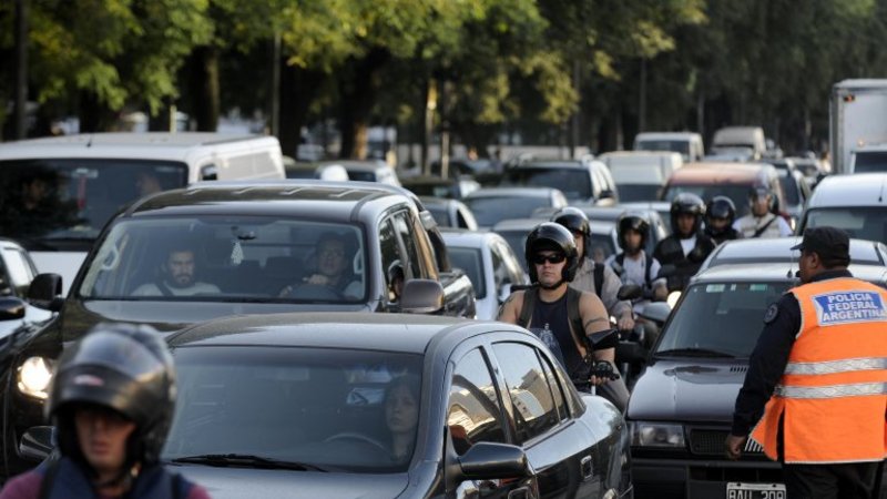 Comenzó el éxodo por Semana Santa y la ciudad es un caos de tránsito