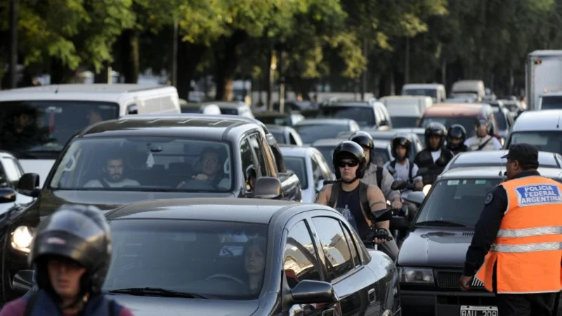 Comenzó el éxodo por Semana Santa y la ciudad es un caos de tránsito