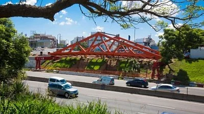 Montaron un nuevo puente metálico sobre la Avenida General Paz Montaron un nuevo puente metálico sobre la Avenida General Paz