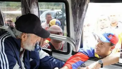 Fidel Castro reapareció en público después de 14 meses al visitar una escuela Fidel Castro reapareció en público después de 14 meses al visitar una escuela