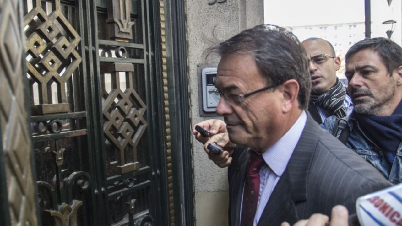 El abogado de Stiuso dijo que el ex agente "está en el exterior" y que no tiene "cómo buscarlo"