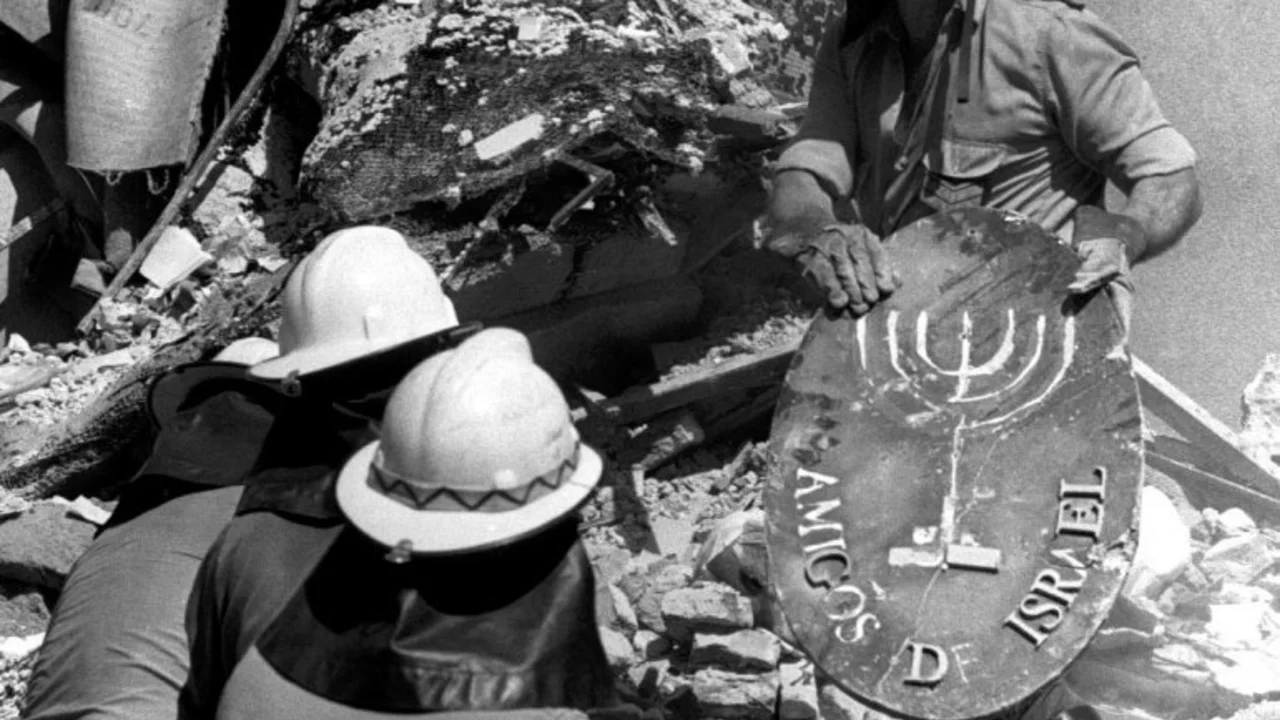 Desclasifican los archivos secretos sobre el atentado a la embajada de Israel