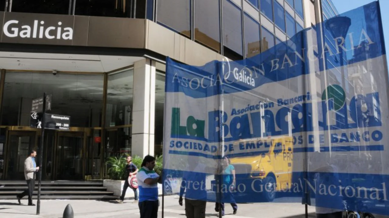 Con las paritarias trabadas, bancarios acusan al Gobierno y a banqueros de "buscar un conflicto"