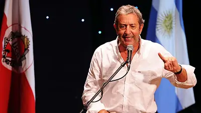 Cobos apura a Sanz para definir la letra chica del acuerdo con el PRO Cobos apura a Sanz para definir la letra chica del acuerdo con el PRO