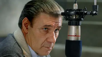 Agredieron a Víctor Hugo Morales mientras grababa un informe sobre Clarín Agredieron a Víctor Hugo Morales mientras grababa un informe sobre Clarín