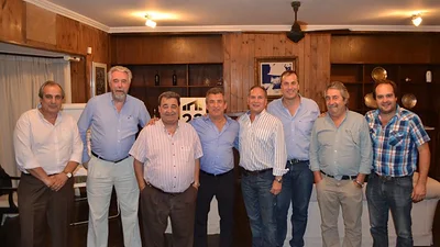 Urribarri recibió el apoyo de intendentes del Conurbano Urribarri recibió el apoyo de intendentes del Conurbano