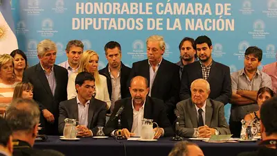 El kirchnerismo denunció "serias irregularidades" en el escrutinio en Santa Fe El kirchnerismo denunció "serias irregularidades" en el escrutinio en Santa Fe