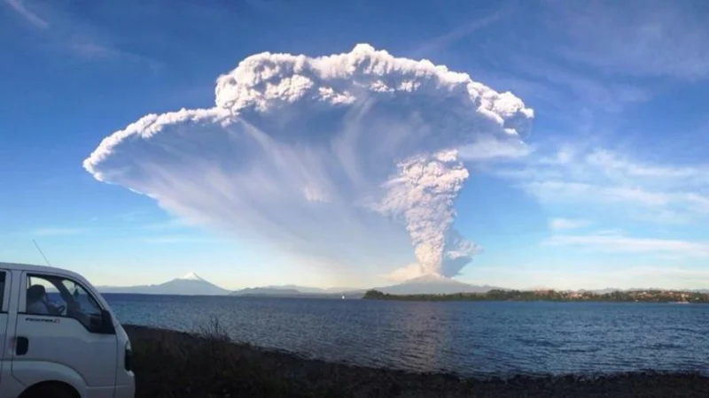 Alerta en Bariloche: entró en erupción el volcán Calbuco en Chile