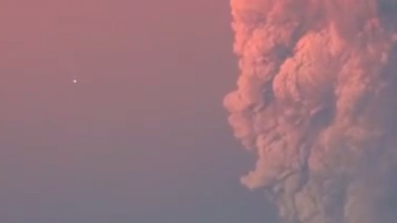 ¿Un OVNI sobrevoló el volcán Calbuco?