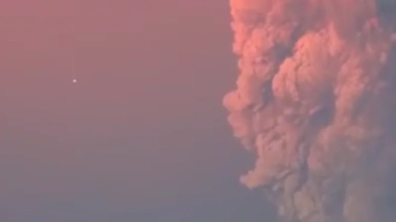¿Un OVNI sobrevoló el volcán Calbuco?