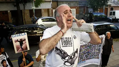 Aníbal Ibarra sufrió un escrache al votar en las PASO CABA 2015 Aníbal Ibarra sufrió un escrache al votar en las PASO CABA 2015